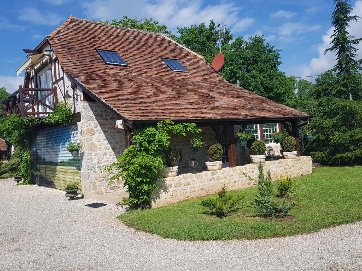 Moulin Du Soustre Bed & Breakfast Cavagnac Bagian luar foto