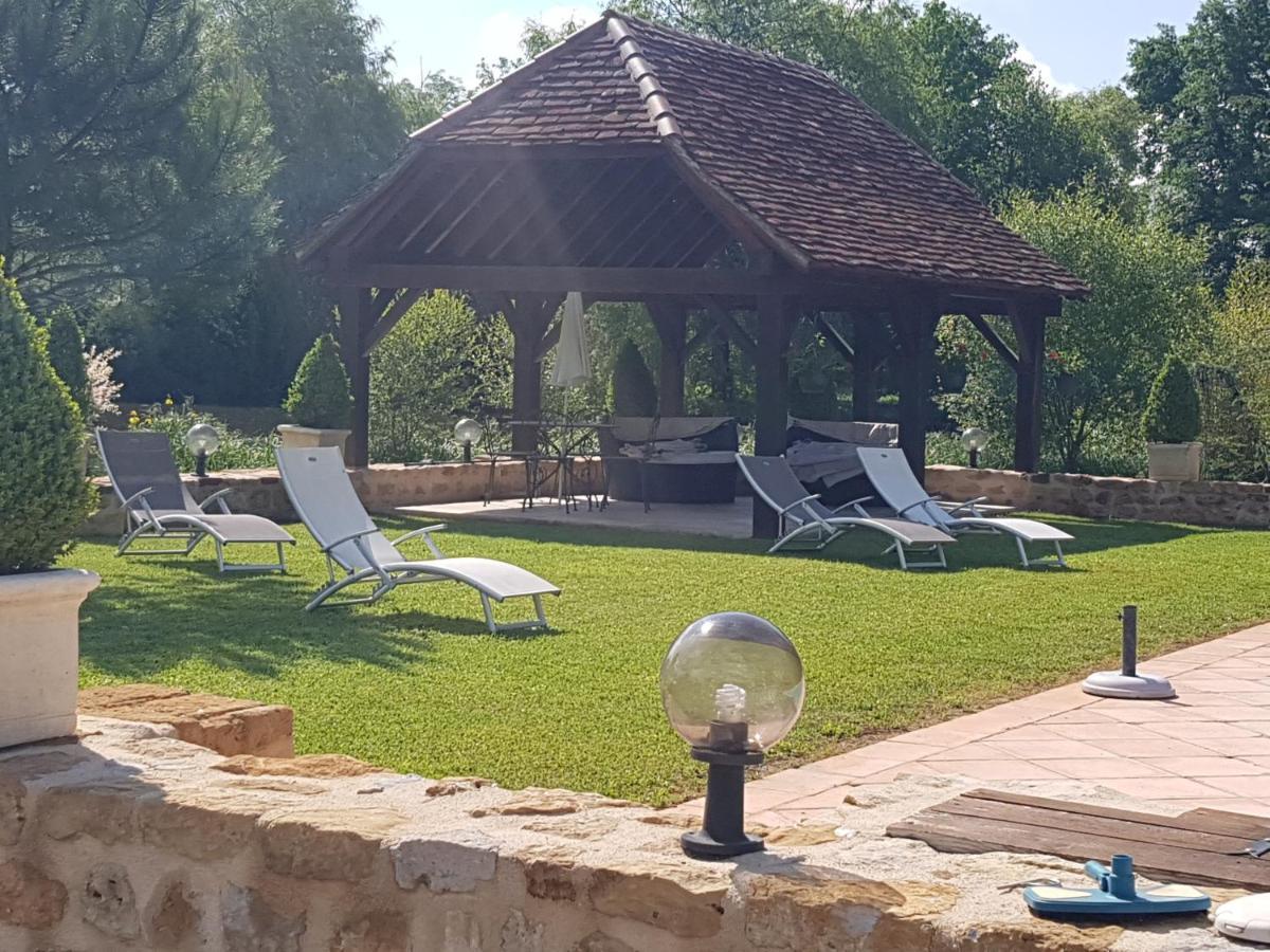 Moulin Du Soustre Bed & Breakfast Cavagnac Bagian luar foto