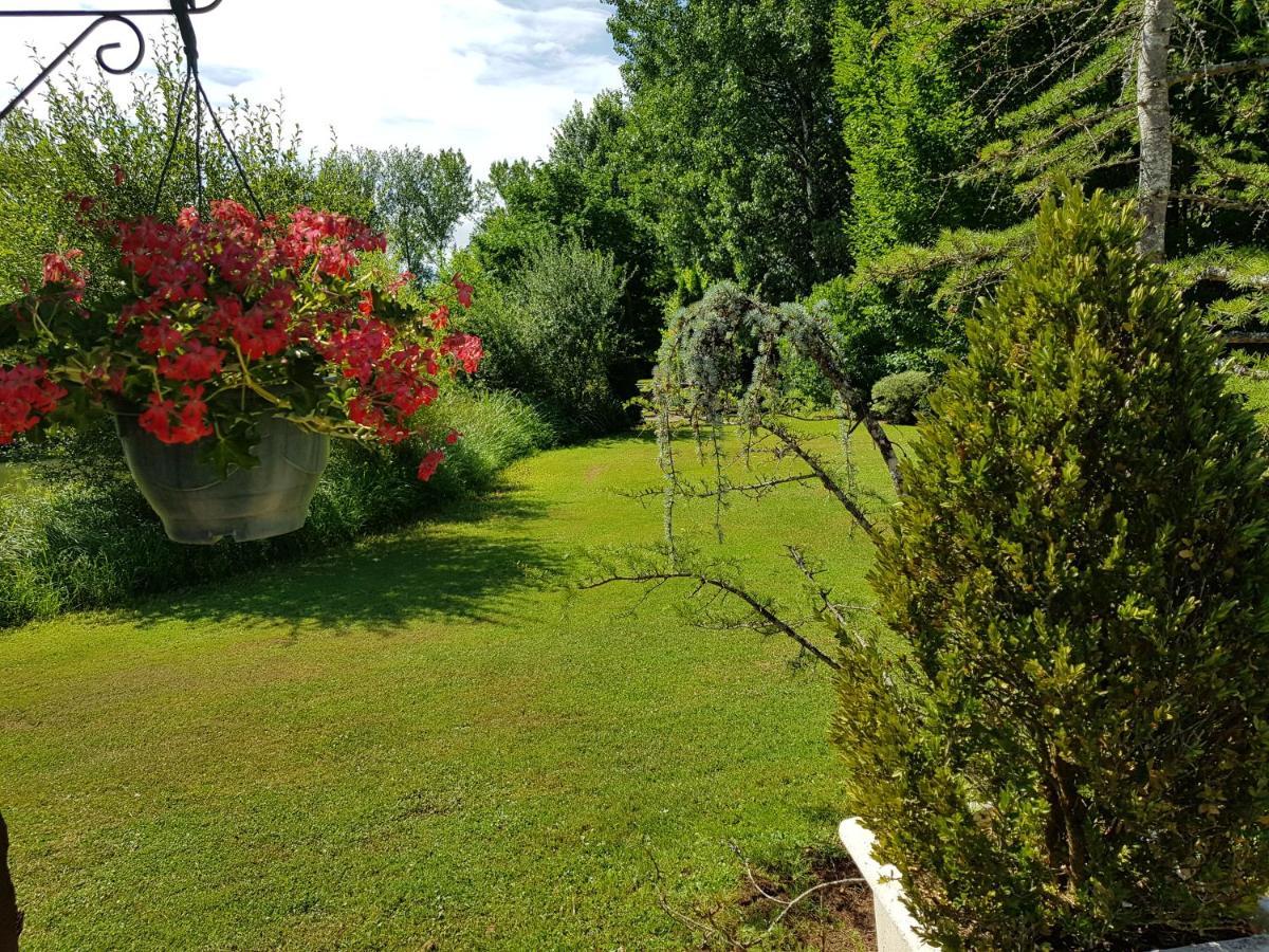 Moulin Du Soustre Bed & Breakfast Cavagnac Bagian luar foto