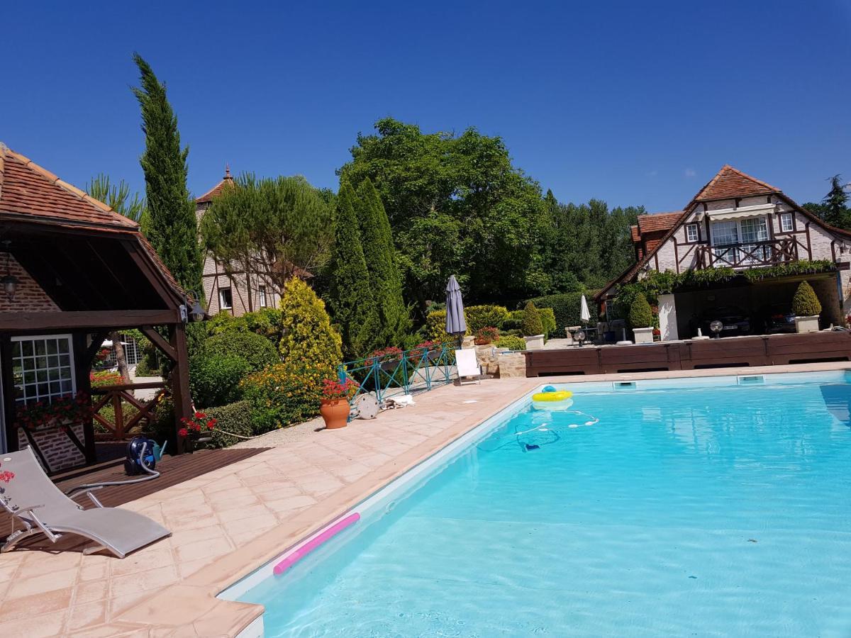 Moulin Du Soustre Bed & Breakfast Cavagnac Bagian luar foto