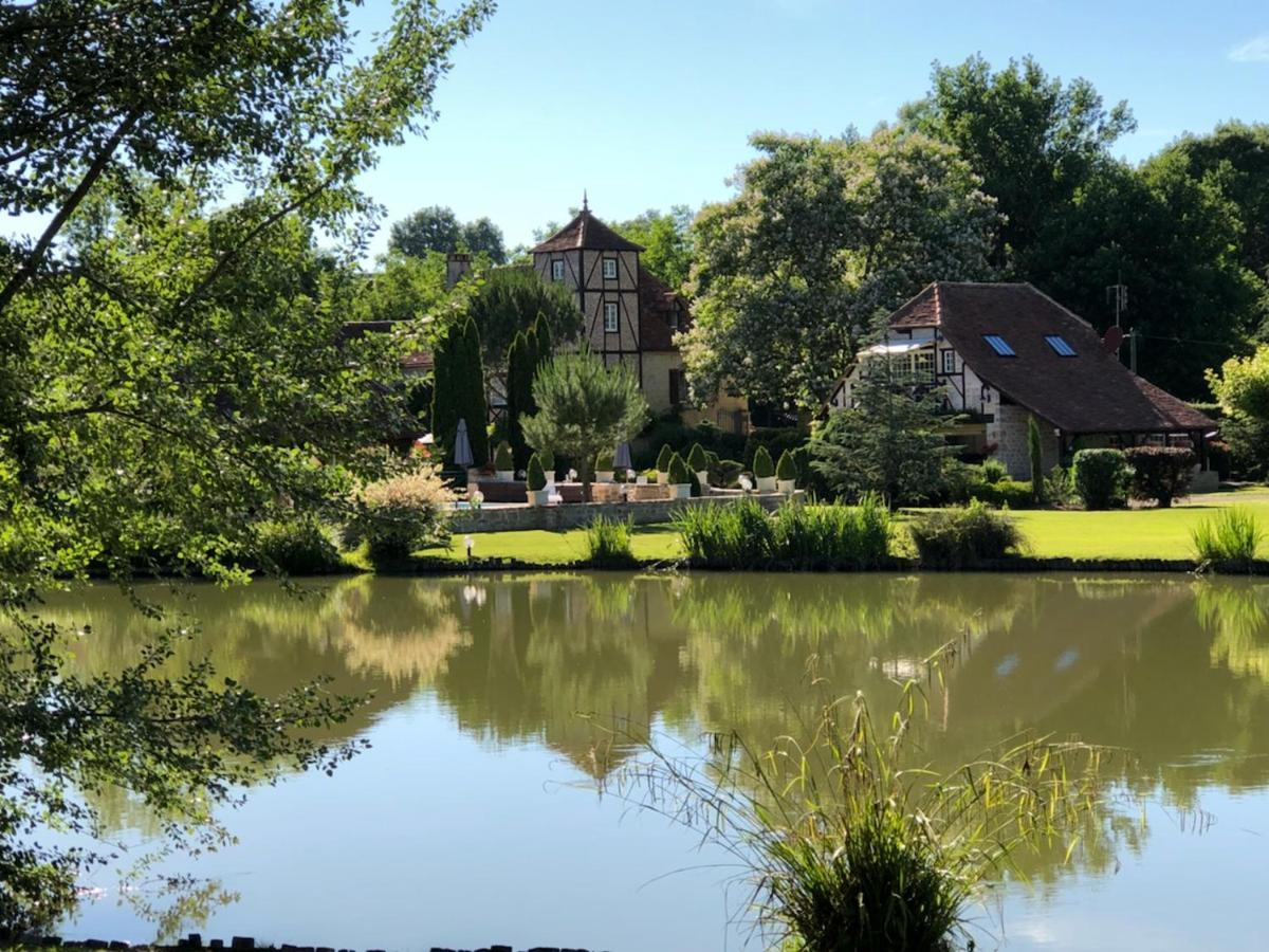 Moulin Du Soustre Bed & Breakfast Cavagnac Bagian luar foto