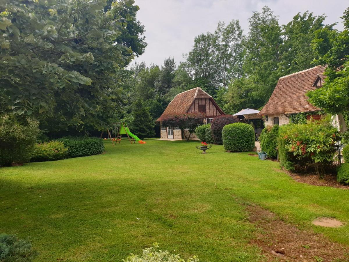 Moulin Du Soustre Bed & Breakfast Cavagnac Bagian luar foto